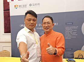 野牛董事長(zhǎng)劉慶獲和央視財(cái)經(jīng)評(píng)論員單仁博士的合影